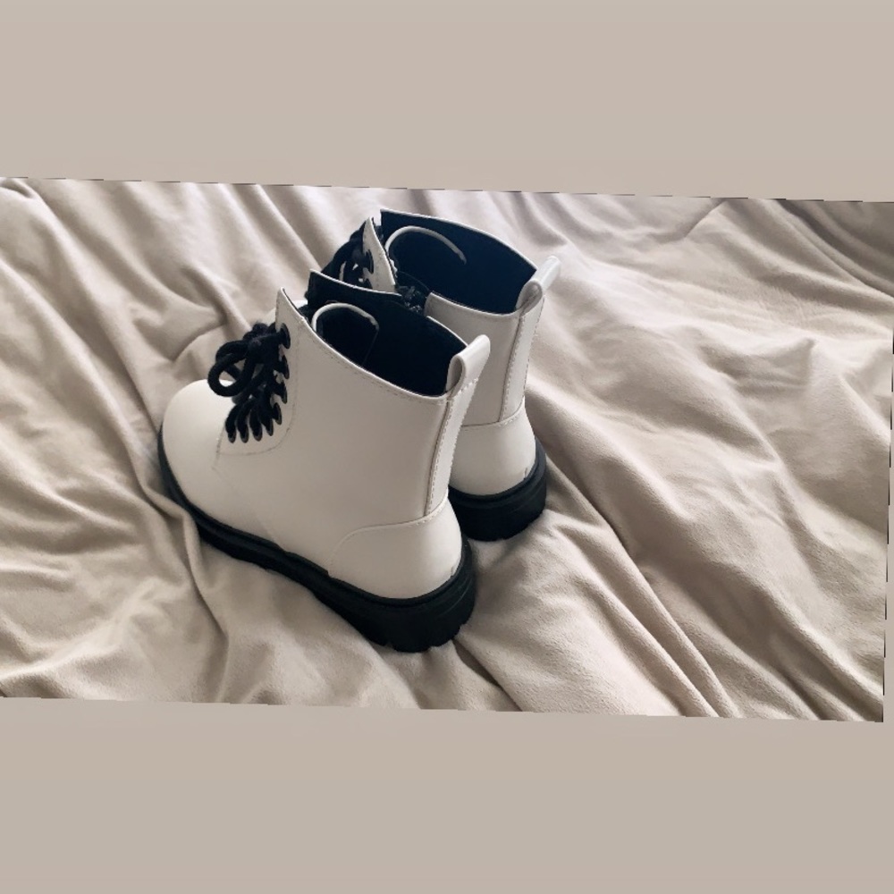 Fashion Boot ✨ - Picture 4 of 5